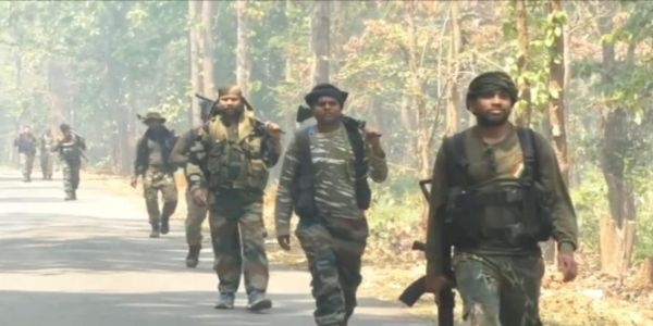 नक्सल प्रभावित इलाकों में सुरक्षा अलर्ट पर