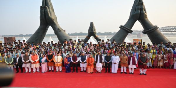 काशी तमिल संगमम में मुख्यमंत्री योगी आदित्यनाथ व तमिलनाडु से आया दल