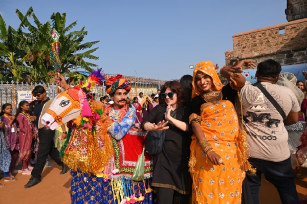 कुंभलगढ़ फेस्टिवल में प्रस्तुति देते कलाकार