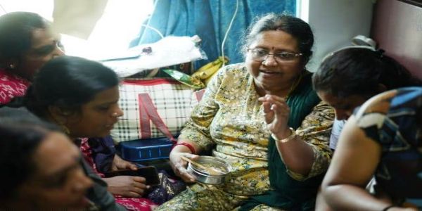 काशी तमिल संगमम के लिए तमिलनाडु से विशेष ट्रेन से रवाना होते प्रतिनिधि