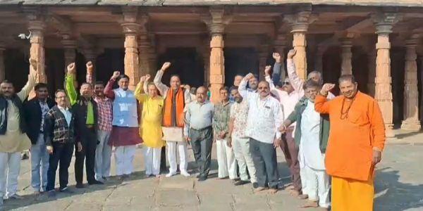 मप्र के भोजशाला में हिंदू समाज को मां वाग्देवी का तैल चित्र ले जाने से रोका, सत्याग्रह करने रहे लोगों में आक्रोश
