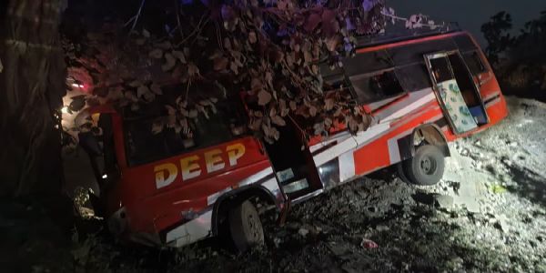 गौरेला पेंड्रा मरवाही : बंजारी घाट में यात्री बस अनियंत्रित होकर प्रोटेक्शन वॉल से टकराई, हादसे में छह लोग गंभीर, दो की हालत नाजुक