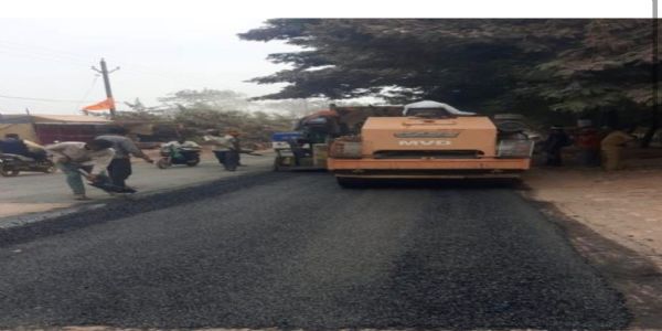 धमतरी : लोक निर्माण विभाग ने तेज की सड़क मरम्मत की रफ्तार, शहर में पैचवर्क कार्य जारी