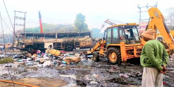 बलरामपुर में बस दुर्घटना