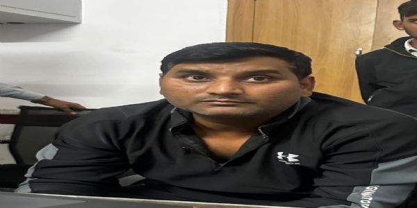 क्राइम ब्रांच का सहायक पुलिस उपनिरीक्षक तीन लाख रुपये की रिश्वत लेते गिरफ्तार