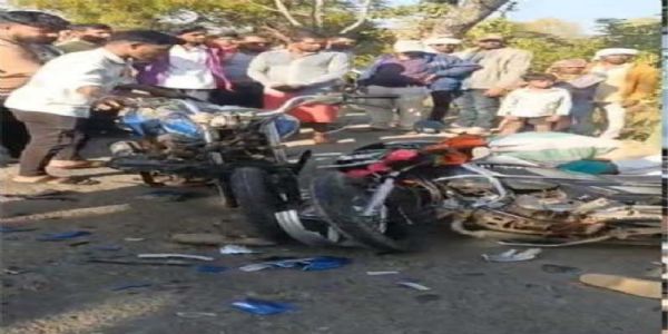 कवर्धा : दाे माेटरसाइकिल के आमने-सामने की टक्कर में एक माैत, तीन गंभीर घायल