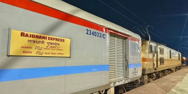 हाथी से टकराने के बाद रेल यातायात प्रभावित, कई ट्रेनें रद्द व नियंत्रित