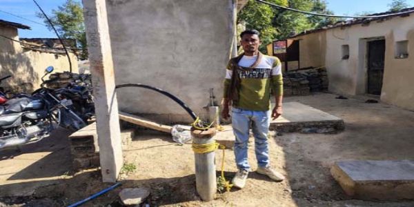 श्योपुरः गांव में डेढ माह से नहीं हो रही पानी की सप्लाई, ग्रामीण परेशान