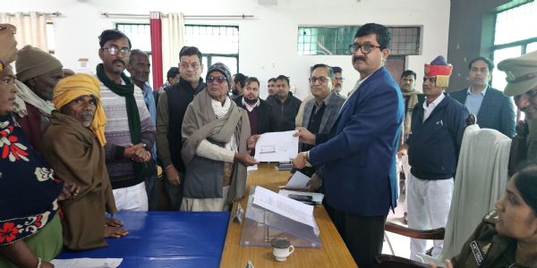 हाड़ कपाऊ ठंड में न्याय पाने काे पहुंचे 67 फरियादियाें में से दाे काे मिला न्याय