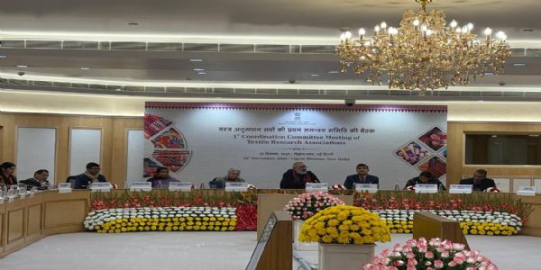 वैश्विक बाजार में बने रहने के लिए कपड़ा उद्योग को बढ़ानी होगी तकनीकी क्षमता- गिरिराज सिंह