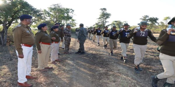 उज्जैनः स्वर्णगिरी के घने जंगल में चल रहा 200 नव आरक्षकों का विशेष प्रशिक्षण