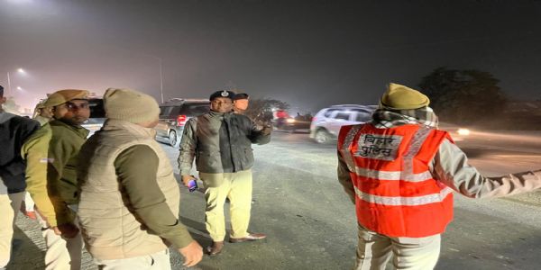 एसएसपी ने किया जेपी सेतु चेक पोस्ट का औचक निरीक्षण