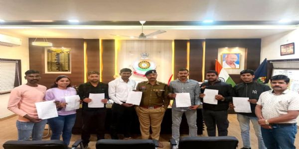 जांजगीर चांपा: पुलिस अधीक्षक ने आरक्षक पद पर चयनित अभ्यर्थियों को प्रदान क‍िया नियुक्ति पत्र