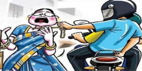 महिला से बाइक सवार बदमाशों ने लूटी सोने की चेन, मुकदमा दर्ज