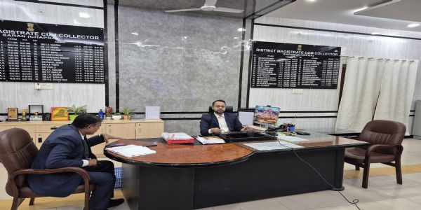 जिलाधिकारी ने नदी किनारे गैस आधारित शवदाह गृह बनाने हेतु भूमि चिन्हित करने का दिए निर्देश