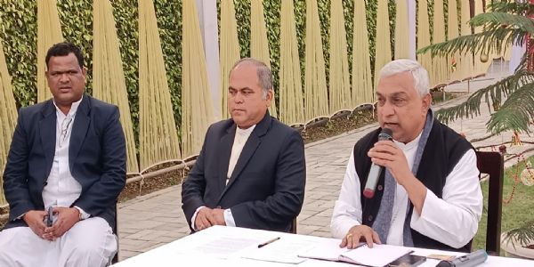 बनारस में घाटों पर स्टार टांग कर हो रही क्रिसमस की तैयारी - बिशप यूजीन जोसेफ