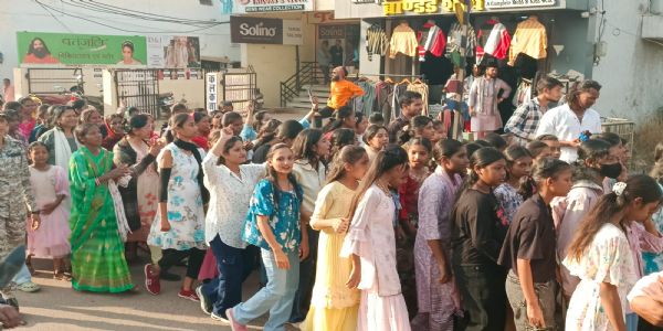 मसीही समाज की निकली भव्य क्रिसमस रैली, मेनोनाइट चर्च में सप्ताहभर से उल्लास