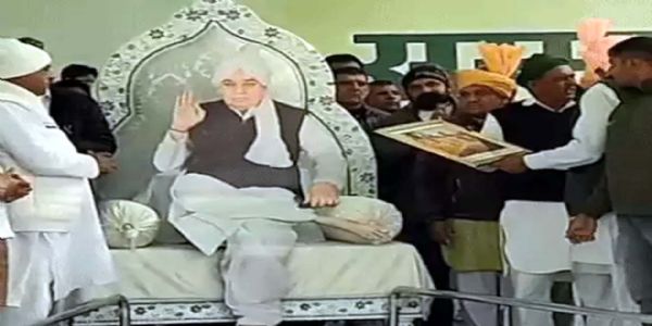 हिसार : जेल में बंद सतलोक आश्रम संचालक रामपाल को किसान यूनियन ने दिया किसान रत्न