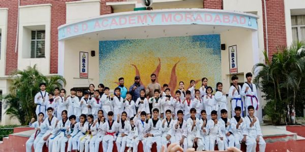 ताइक्वांडो के 60 खिलाड़ियों ने उत्तीर्ण की ताइक्वांडो कलर बेल्ट परीक्षा