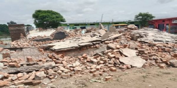 मप्रः सागर जिले में सभी जर्जर स्कूल एवं अन्य भवन गिराने की कार्रवाई जारी
