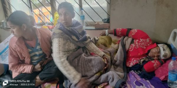 मामूली विवाद में पुलिस जवान के घर में घुसकर पत्नी सहित चार को पीटा