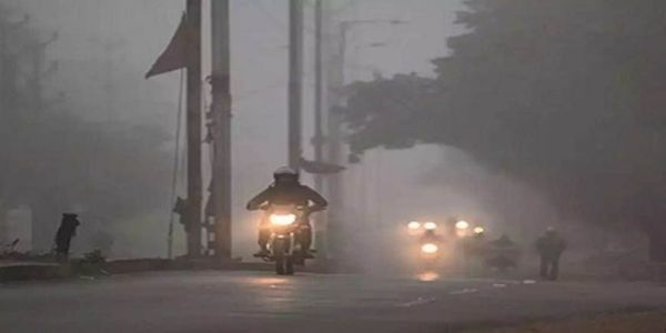 मध्‍य प्रदेश में कड़ाके की सर्दी के बीच कई जिलों में छा रहा घना कोहरा, देरी से चल रही ट्रेन-फ्लाइट