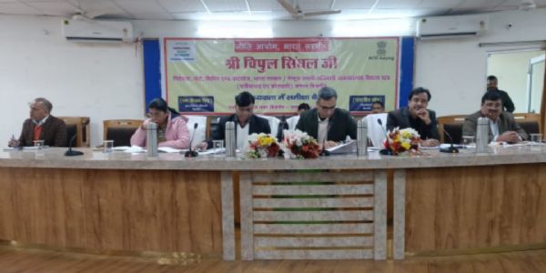 नीति आयोग के अधिकारी ने की विकास कार्यों की समीक्षा, दिए आवश्यक निर्देश