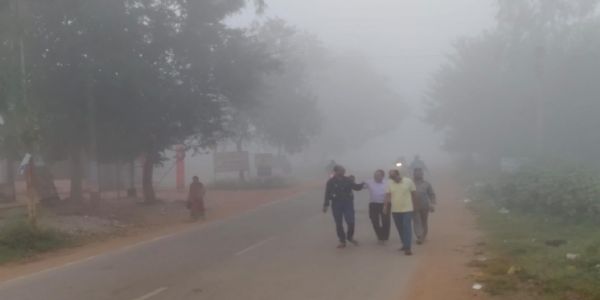 कोहरे में वाहन चलाते समय धीमी रोशनी वाली लाइट का करें उपयोग : पुलिस विभाग