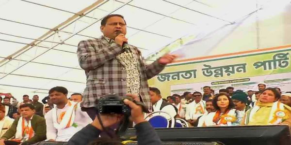 नए राजनीतिक दल की घोषणा करते हुमायूं कबीर