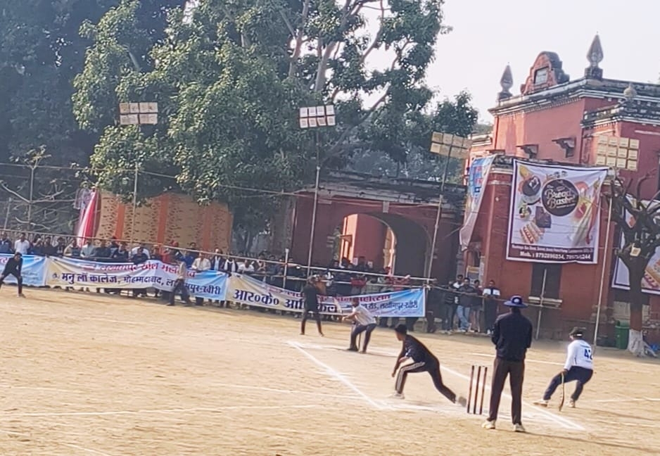 आयोजकों केसाथ विजय टीम के प्रतिभागी