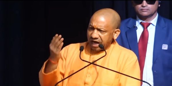 कार्यक्रम को सम्बोधित करते हुए मुख्यमंत्री योगी