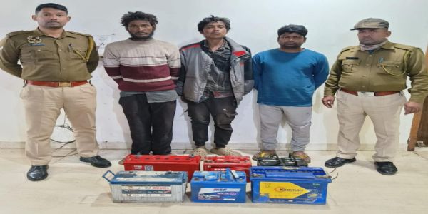 कबाड़ी वाला समेत तीन गिरफ्तार, चोरी का सामान बरामद