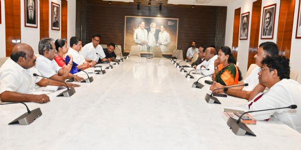 विधानसभा चुनाव की तैयारी में जुटी द्रमुक, कनिमोझी की अध्यक्षता में हुई चुनावी घोषणा पत्र समिति की पहली बैठक