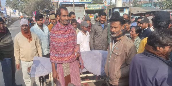 युवक ने की खुदकुशी, न्‍याय की मांग को लेकर लोगों ने किया सड़क जाम