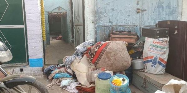 कब्जामुक्त करवाने पहुंची प्रशासनिक टीम के सामने युवक ने किया आत्मदाह का प्रयास