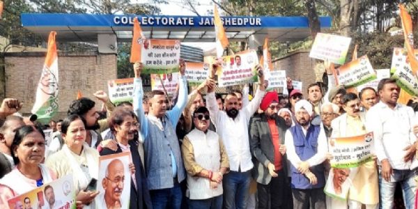 पूर्वी सिंहभूम में मनरेगा का नाम बदलने के प्रस्ताव के खिलाफ कांग्रेस का जोरदार प्रदर्शन