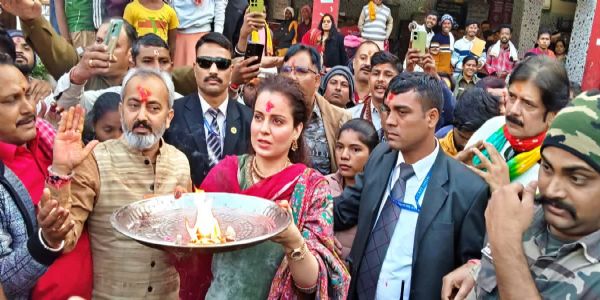 भाजपा नेत्री सांसद कंगना रनौत बासुकीनाथ में की पूजा-अर्चना
