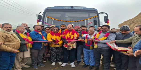 आजादी के बाद पहली बस सेवा को सीमावर्ती गांव जाबोवाल से हरी झंडी दिखाकर रवाना किया
