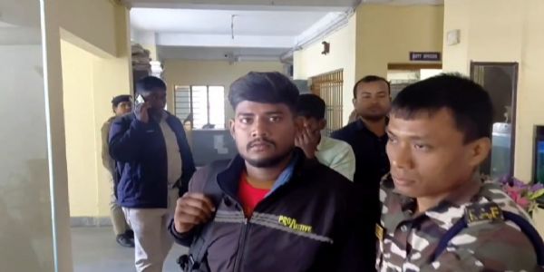 बागडोगरा एयरपोर्ट पर यात्री के सामान से कारतूस बरामद, यात्री गिरफ्तार