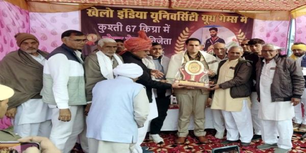 हिसार : मिर्चपुर के कुश्ती पहलवान का ग्रामीणों ने किया जोरदार स्वागत