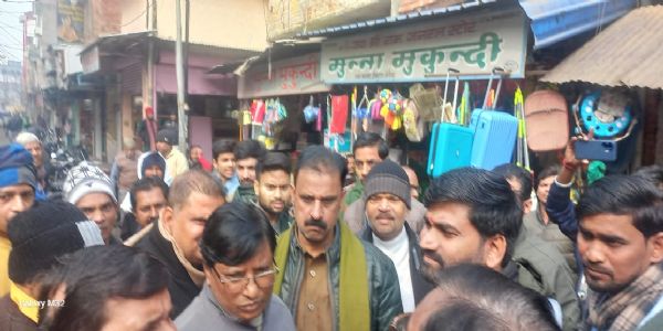 औरैया में स्मार्ट मीटर लगाने का व्यापारियों ने किया विरोध, वार्ता के बाद बनी सहमति