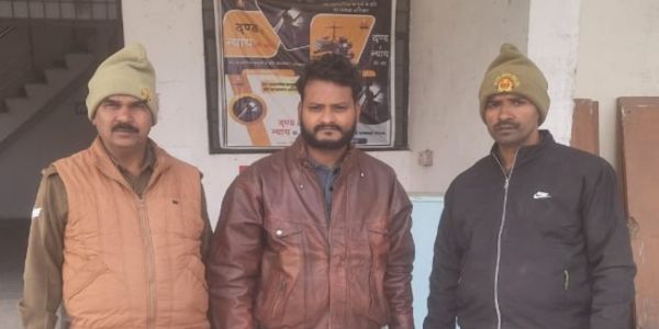 नशीला पदार्थ देकर दुष्कर्म, ब्लैकमेलिंग के आरोपी को पुलिस ने किया गिरफ्तार