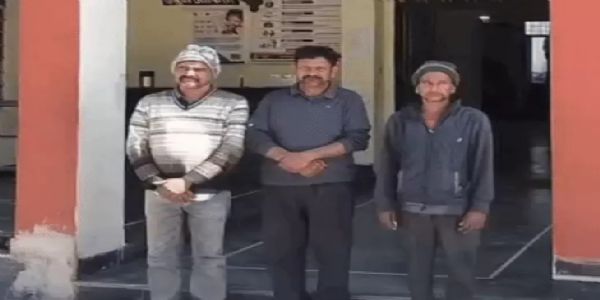 कांग्रेस नेता ने मोर का शिकार किया, मांस पकाते तीन गिरफ्तार