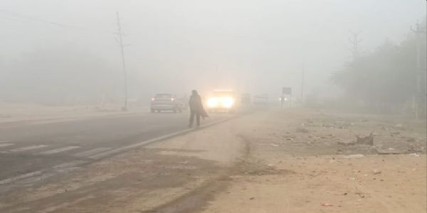 कोहरे के आगोश में पर्यटन नगरी जैसलमेर