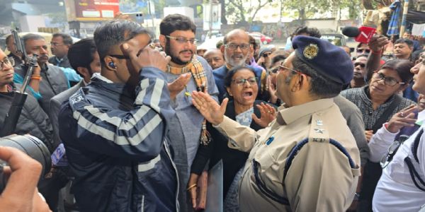 कांकसा में पूर्व प्रधानमंत्री अटल बिहारी वाजपेयी की मुर्ति स्थापना को लेकर शुरू हुये विवाद बना राजनीतिक मुद्दा