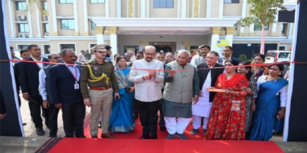 दिव्यांगजनों के साथ देश, समाज और परिवार खड़ा है : राज्यपाल डेका