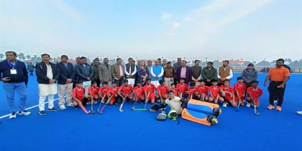 खेल भावना के साथ अपने साथियों का सहयोग लेते हुए पूरी टीम को विजयी बनाएं: केन्द्रीय मंत्री वीरेन्द्र कुमार