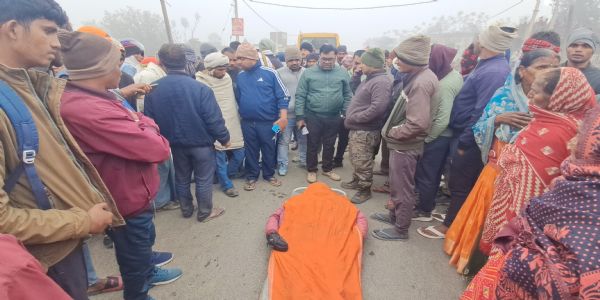 सड़क हादसे में महिला सहित दो की मौत, सड़क जाम