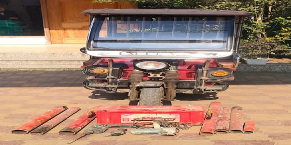 तीन चोर गिरफ्तार