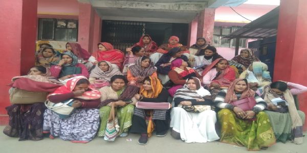 औरैया में आशा और आशा संगिनी की अनिश्चितकालीन हड़ताल शुरु, प्रदर्शन भी किया